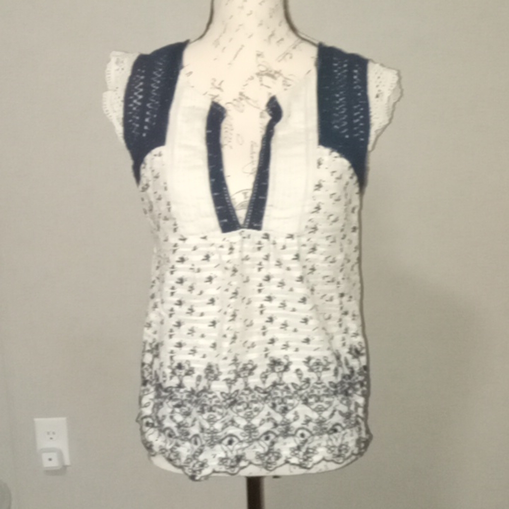 Lucky Brand Cream Blue Cream Lace Detail Top Size M